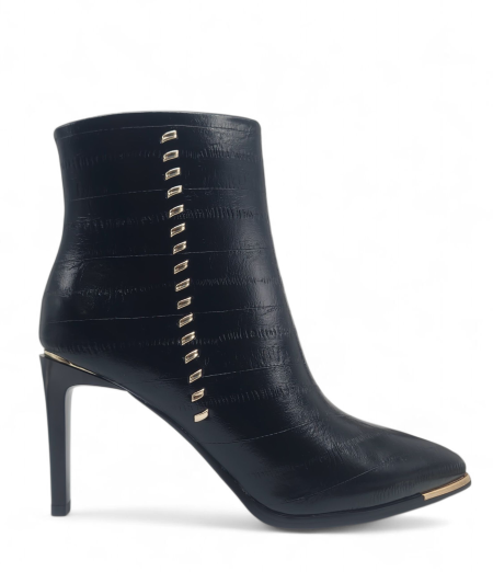 RIBBED POINTED ANKLE BOOT WITH STUD DETAILS