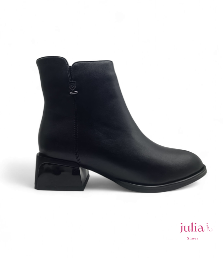 THE ESSENTIAL CLASSIC ANKLE BOOT