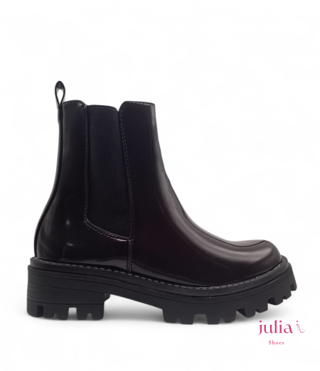 CHELSEA BOOTS WITH CONTRAST STITCHING