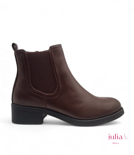 CLASSIC LOW-HEEL CHELSEA BOOTS